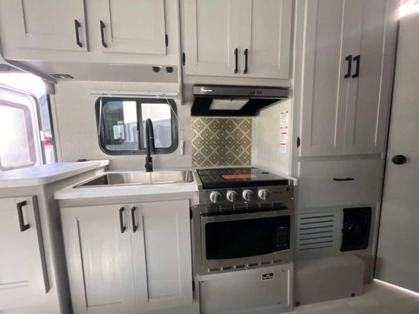 2025 Coachmen Freelander 22XG - Image 8