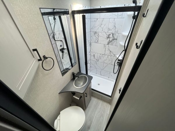 2025 Coachmen Freelander 22XG - Image 9