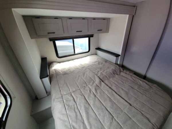 2025 Coachmen Freelander 26DS - Image 15