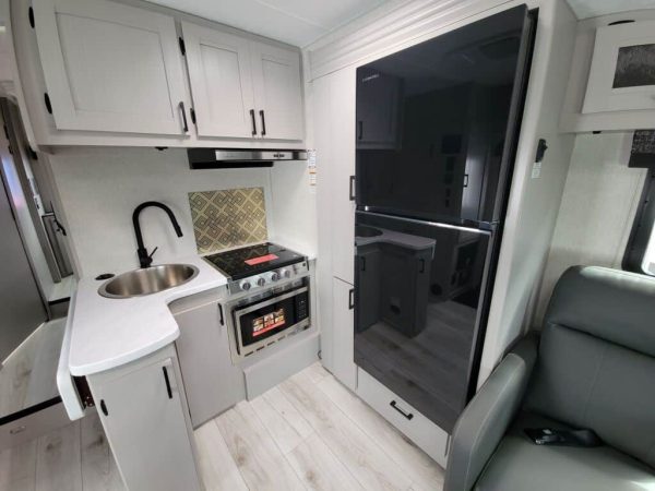 2025 Coachmen Freelander 26DS - Image 19