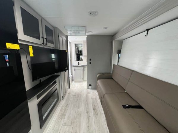 2025 Coachmen Freelander 26MB - Image 13