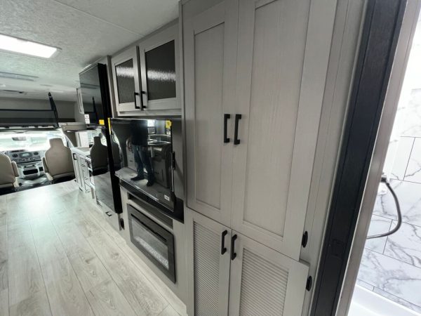 2025 Coachmen Freelander 26MB - Image 18