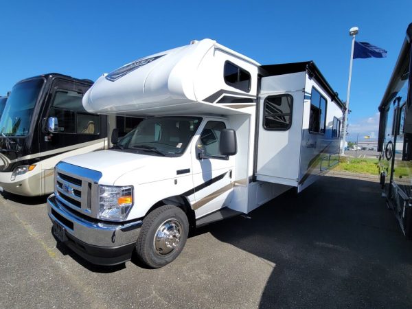 2025 Coachmen Freelander 26MB - Image 2