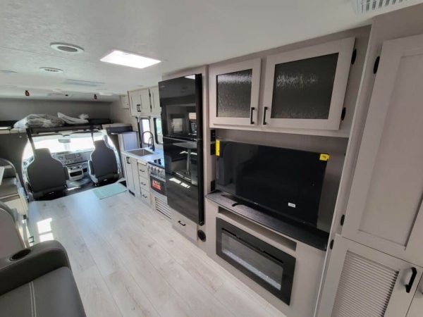 2025 Coachmen Freelander 26MB - Image 11