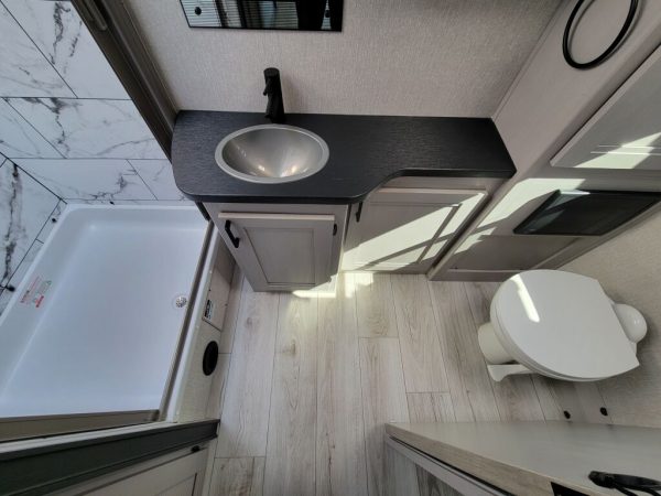 2025 Coachmen Freelander 26MB - Image 12