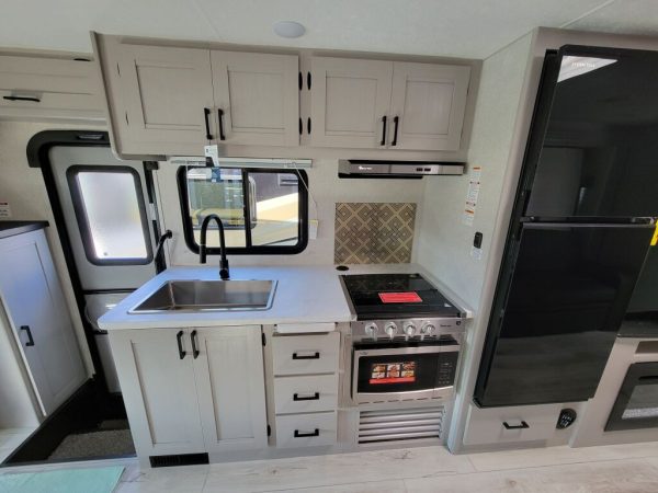 2025 Coachmen Freelander 26MB - Image 9