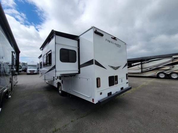 2025 Coachmen Freelander 29KB - Image 3