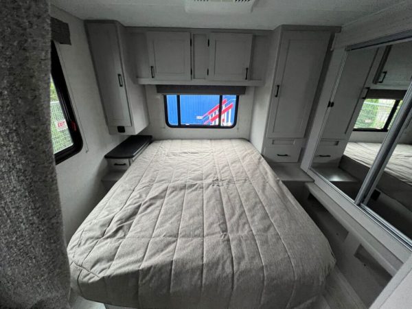 2025 Coachmen Freelander 31MB - Image 19