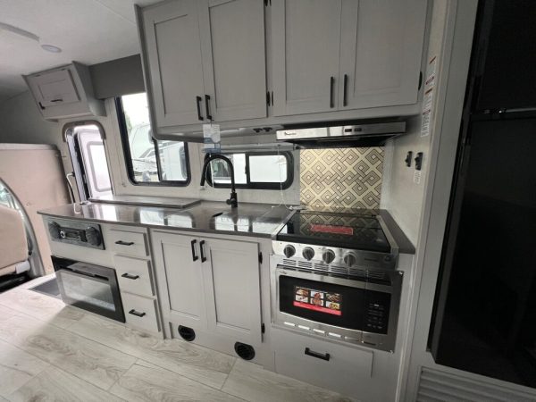 2025 Coachmen Freelander 31MB - Image 24