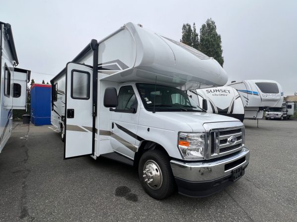 2025 Coachmen Freelander 31MB - Image 28