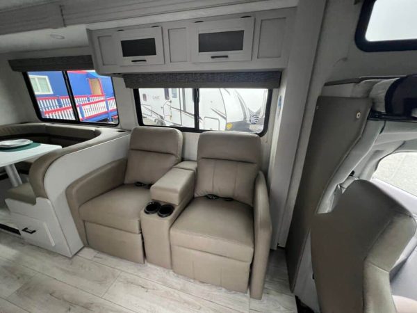 2025 Coachmen Freelander 31MB - Image 9