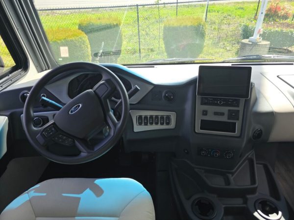 2025 Coachmen Mirada 29FW - Image 11