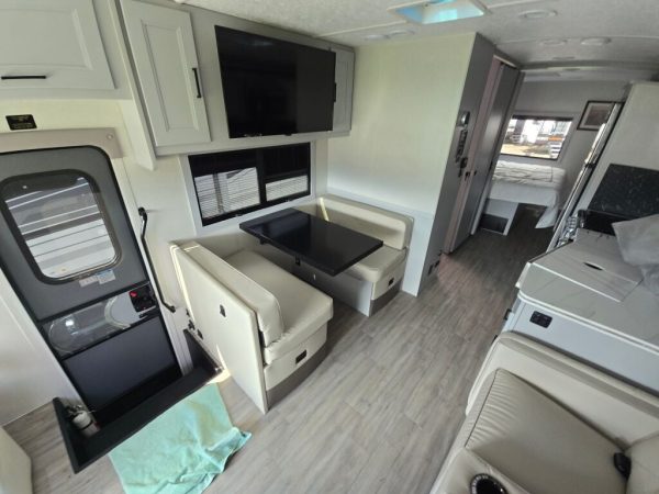 2025 Coachmen Mirada 29FW - Image 12
