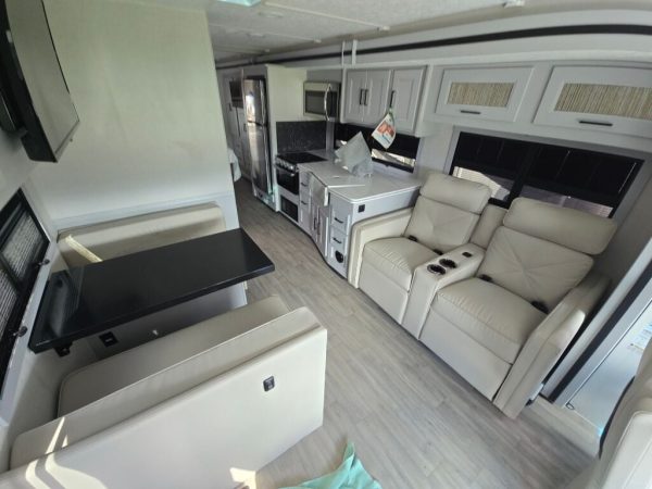2025 Coachmen Mirada 29FW - Image 13