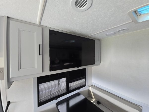 2025 Coachmen Mirada 29FW - Image 15