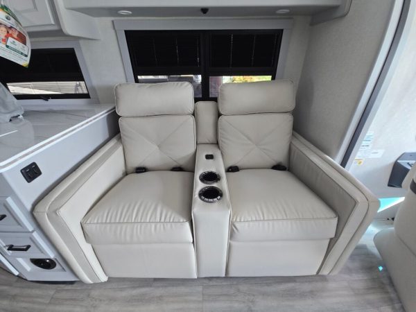 2025 Coachmen Mirada 29FW - Image 16