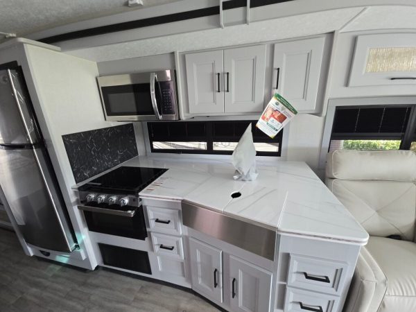 2025 Coachmen Mirada 29FW - Image 17