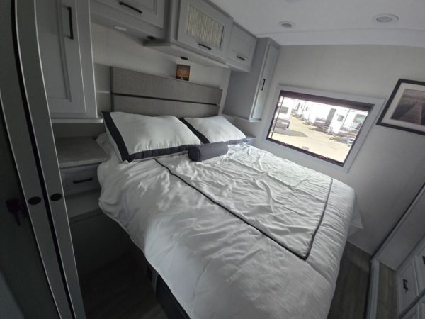 2025 Coachmen Mirada 29FW - Image 25