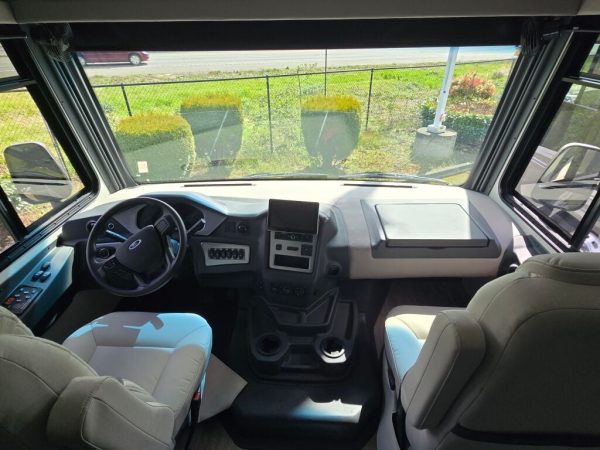 2025 Coachmen Mirada 29FW - Image 10