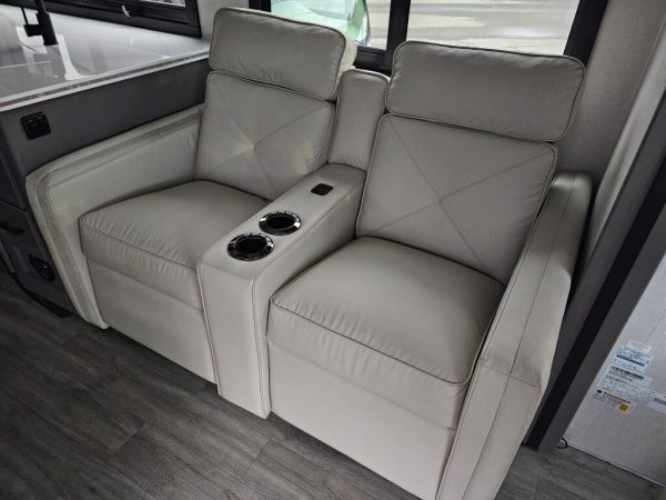 2025 Coachmen Mirada 29FW - Image 11