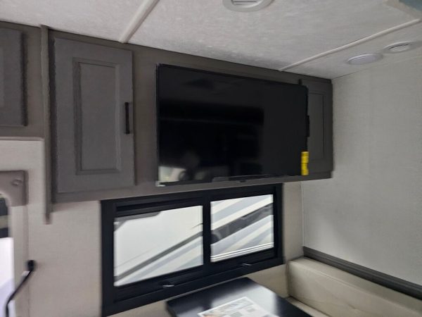 2025 Coachmen Mirada 29FW - Image 13