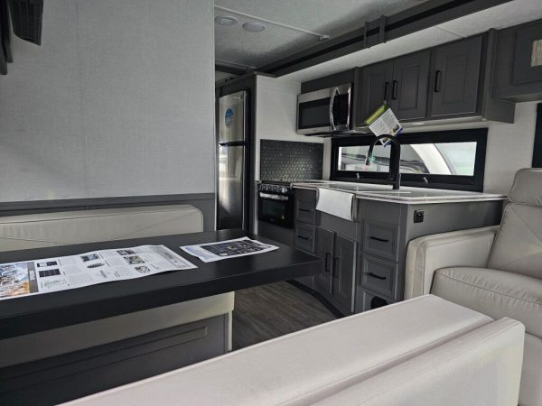 2025 Coachmen Mirada 29FW - Image 7