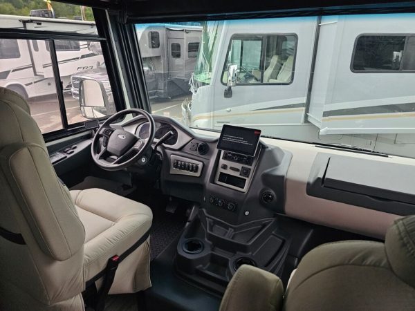 2025 Coachmen Mirada 29FW - Image 8