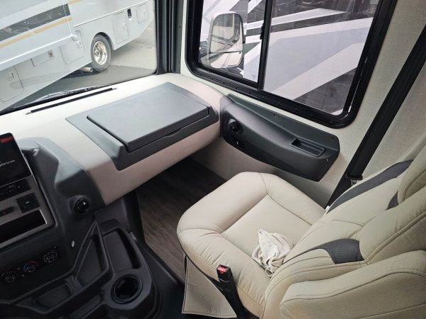 2025 Coachmen Mirada 29FW - Image 9