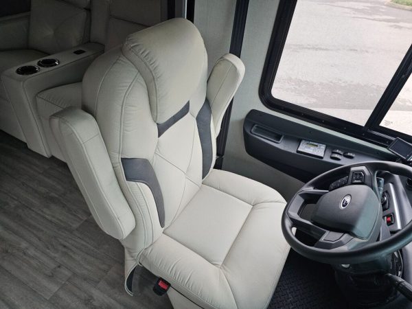2025 Coachmen Mirada 29FW - Image 10