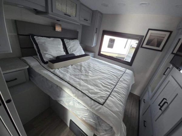 2025 Coachmen Pursuit 29SS - Image 11