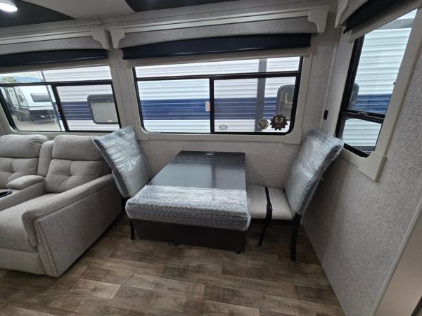 2025 CrossRoads Redwood Regency RW3721FDB - Image 6