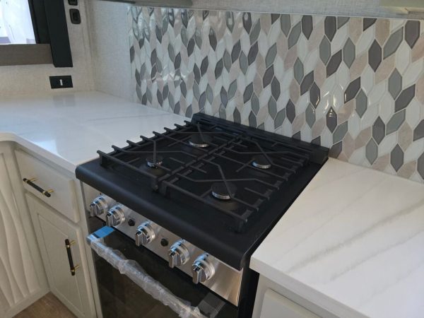 2025 CrossRoads Redwood Regency RW3881FKL - Image 11