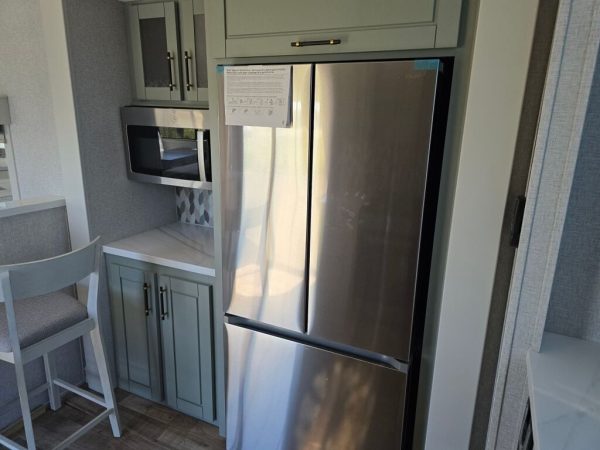 2025 CrossRoads Redwood Regency RW3881FKL - Image 14