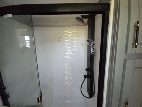 2025 CrossRoads Redwood Regency RW3881FKL - Image 24