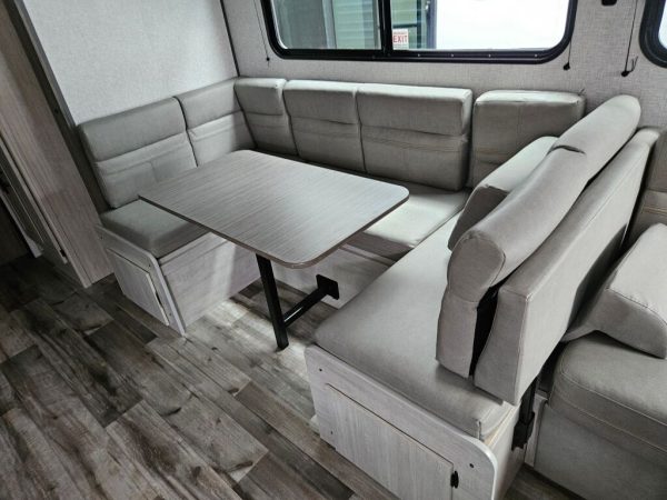 2025 CrossRoads Zinger ZR320FB - Image 11