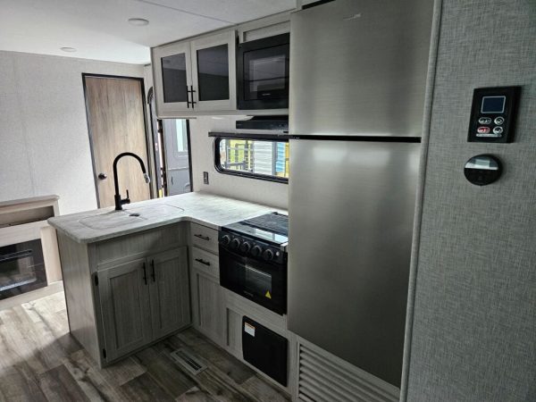 2025 CrossRoads Zinger ZR320FB - Image 18