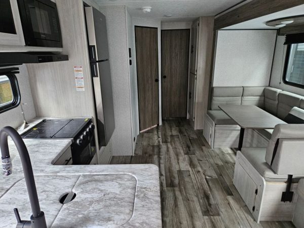 2025 CrossRoads Zinger ZR320FB - Image 10