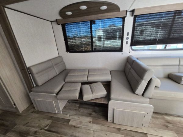 2025 CrossRoads Zinger ZR320FB - Image 11