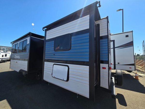 2025 CrossRoads Zinger ZR320FB - Image 4