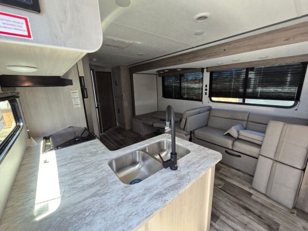 2025 CrossRoads Zinger ZR320FB - Image 7