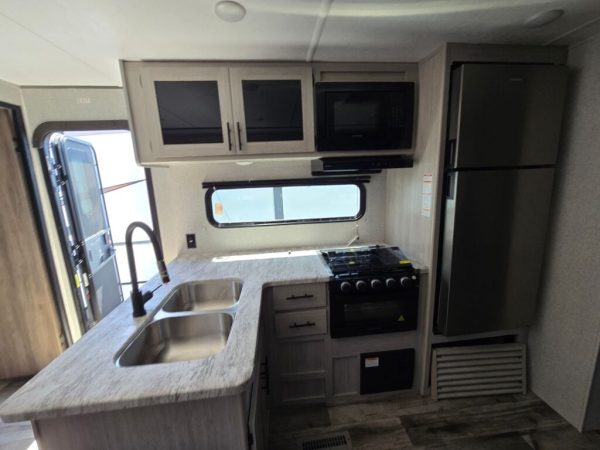2025 CrossRoads Zinger ZR320FB - Image 10