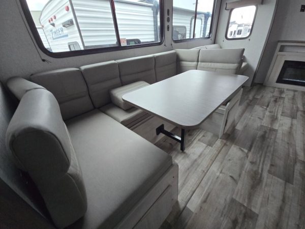 2025 CrossRoads Zinger ZR320FB - Image 12
