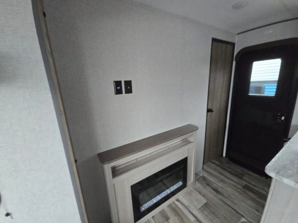 2025 CrossRoads Zinger ZR320FB - Image 14