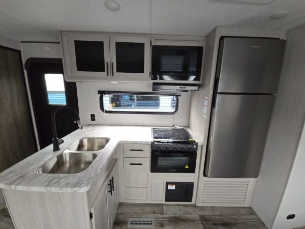 2025 CrossRoads Zinger ZR320FB - Image 17