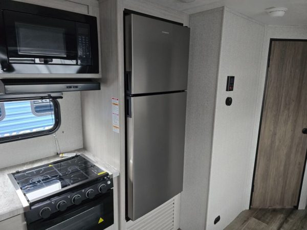 2025 CrossRoads Zinger ZR320FB - Image 22