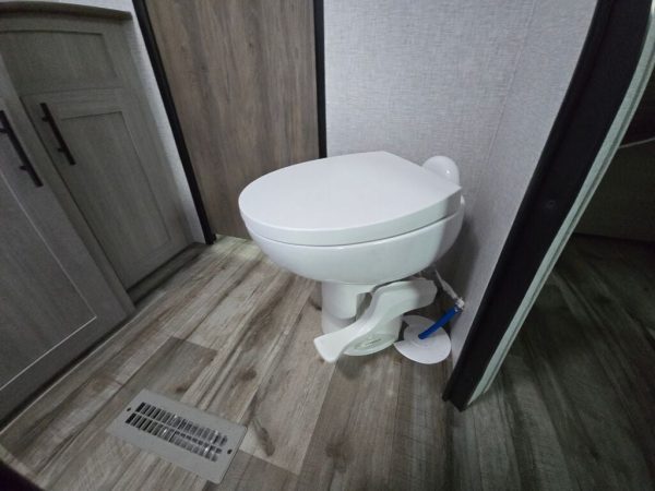2025 CrossRoads Zinger ZR320FB - Image 26