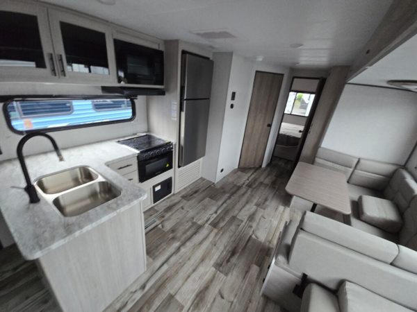 2025 CrossRoads Zinger ZR320FB - Image 9