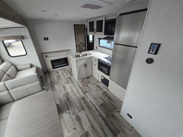 2025 CrossRoads Zinger ZR320FB - Image 10