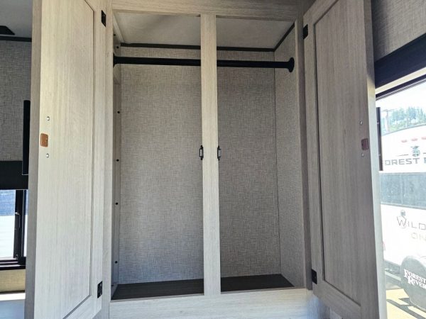 2025 CrossRoads Zinger ZR320FB - Image 27