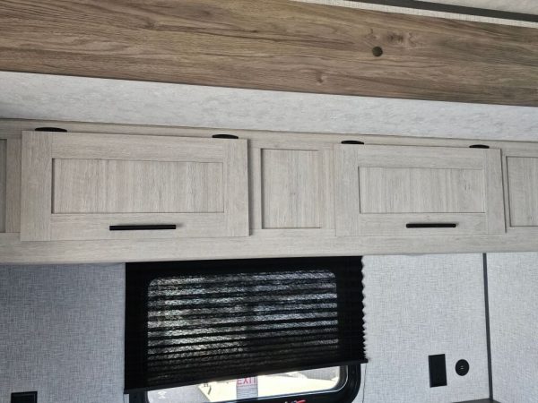 2025 CrossRoads Zinger ZR320FB - Image 30